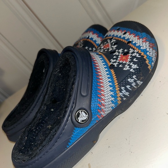 CROCS Blue Slippers with Cozy Winter Design - Picture 4 of 6